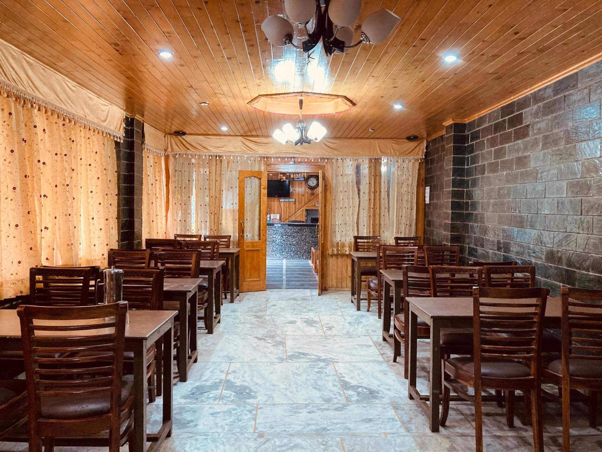 Snow Clad Riverview Hotel & Resort, Manali Ngoại thất bức ảnh