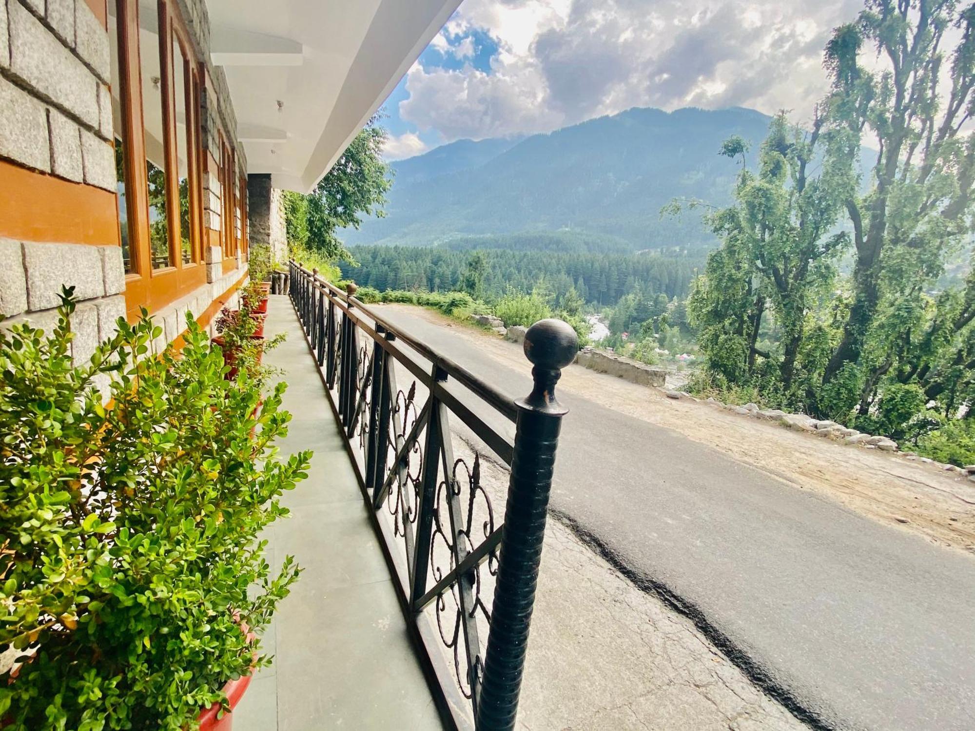 Snow Clad Riverview Hotel & Resort, Manali Ngoại thất bức ảnh